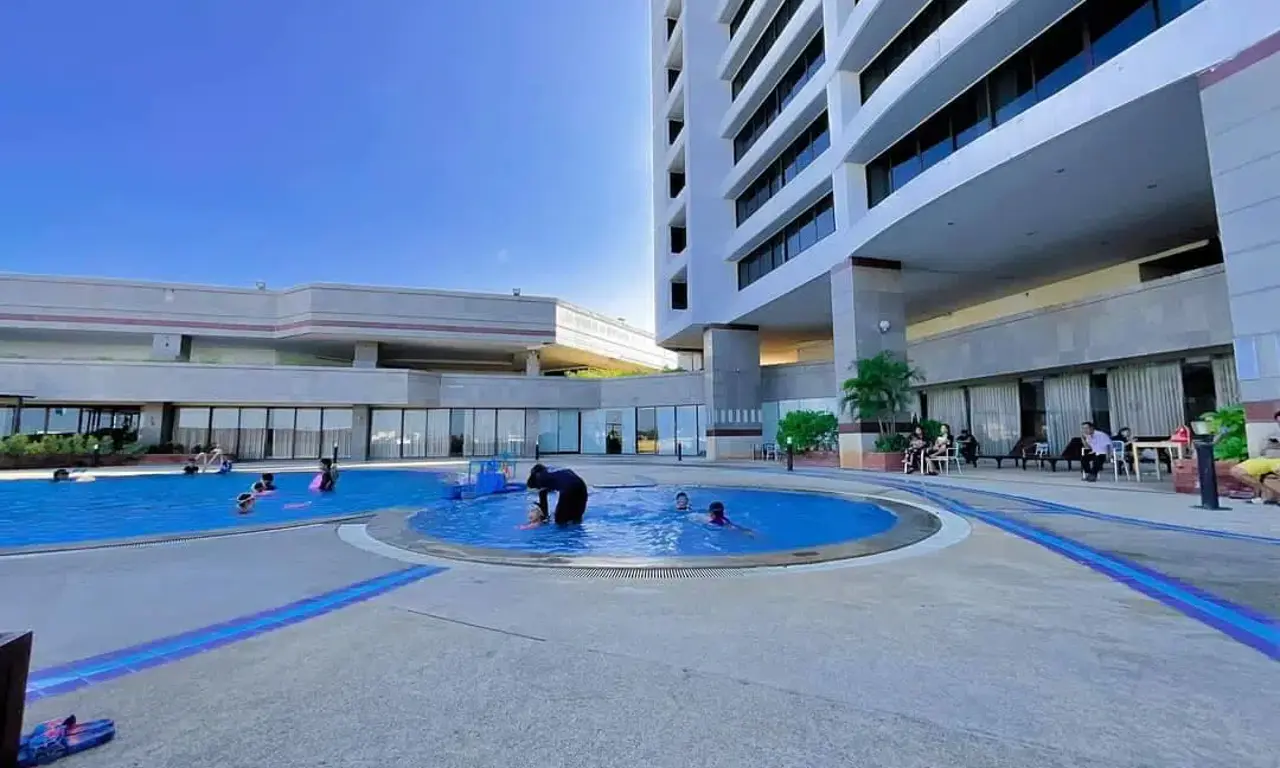 Complimentary Swimming Pool Access at Thumrin Thana Hotel