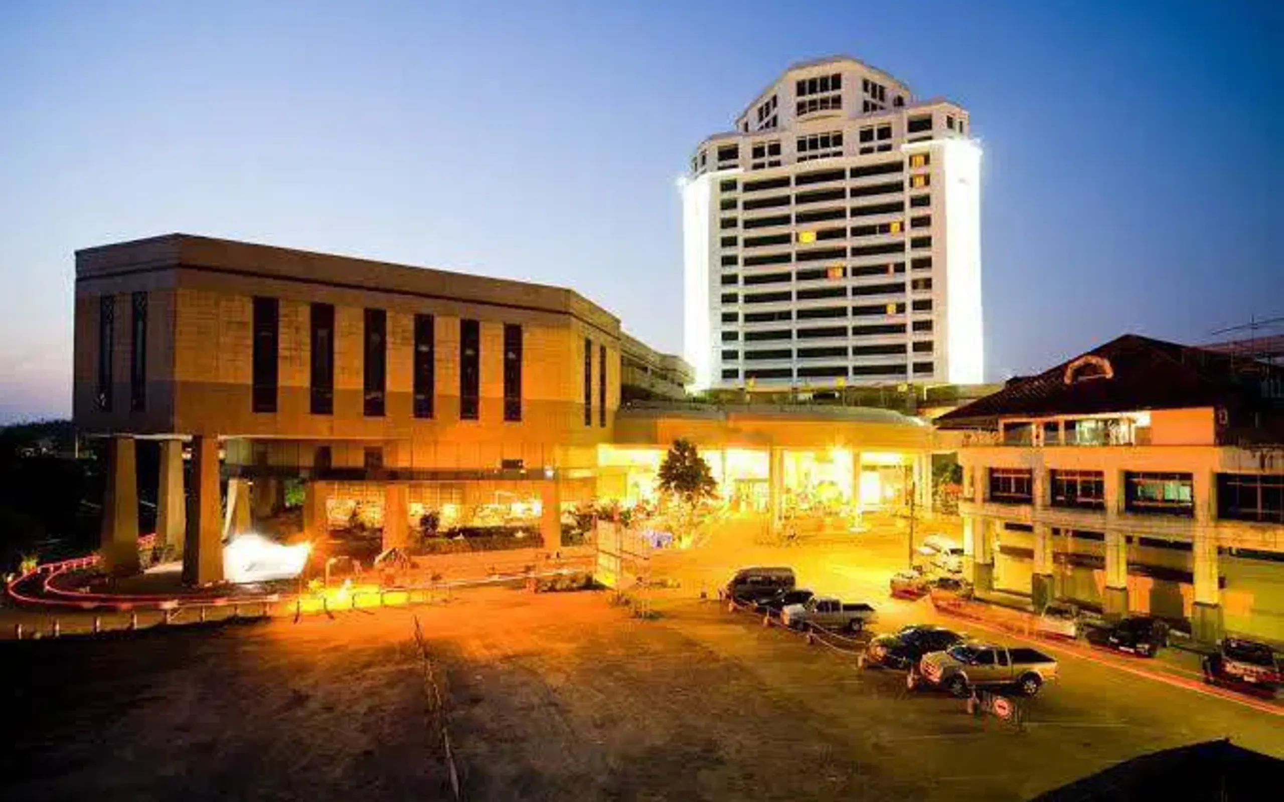 Thumrin Thana Hotel